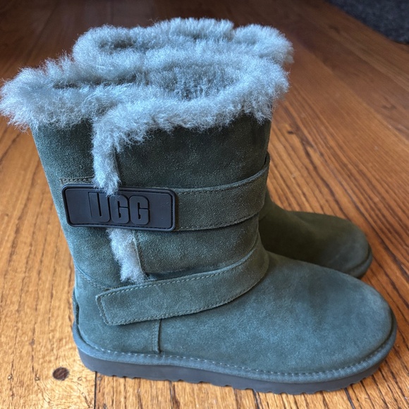 UGG Logo Strap Fur Boots in Excellent Condition size 8 - Picture 1 of 16